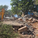 जिला प्रशासन द्वारा अतिक्रमण हटाने की गई कार्रवाई