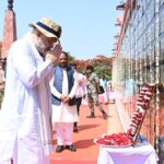 केंद्रीय गृहमंत्री अमित शाह ने अमर वाटिका में शहीदों को दी श्रद्धांजलि, परिजनों से की आत्मीय मुलाकात