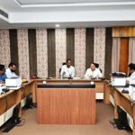 नगरीय निकाय से समन्वय कर शहर के बीच बनने वाली सड़कों में निर्माण के दौरान ही करें नाली, अंडरग्राउंड केबल, पाइपलाइन के लिए प्रावधान’