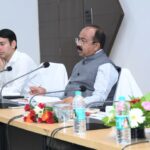उप मुख्यमंत्री अरुण साव ने स्वच्छता दीदियों के नियमित स्वास्थ्य जांच और सुरक्षा किट प्रदान करने के दिए निर्देश
