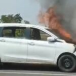 गरियाबंद के पांडुका-कोपरा मार्ग के पास हुआ हादसा, देखते ही देखते धू-धू कर जलने लगी कार, फायर ब्रिगेड ने पाया आग पर काबू