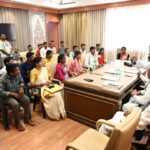 उप मुख्यमंत्री विजय शर्मा ने नक्सल प्रकरणों की वापसी को लेकर बस्तर के युवाओं से की मुलाकात