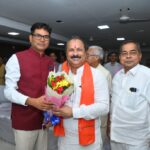 रायपुर विकास प्राधिकरण के नए उपाध्यक्ष डॉ. जय प्रकाश शर्मा ने संभाला पदभार, वित्त, आवास एवं पर्यावरण मंत्री ओ.पी. चौधरी हुए समारोह में शामिल