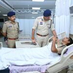 पुलिस कमिश्नर संजीव शुक्ला ने अस्पताल पहुंचकर घायल पुलिस जवानों का जाना हाल… रैली के दौरान ड्यूटी निभाते हुए 16 पुलिस जवान हुए घायल, चिकित्सकों से चर्चा कर कमिश्नर ने उपचार की जानकारी ली