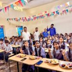 500 विद्यालयों में पोषण, पर्यावरण और सहभागिता का संगम, बैगलेस डे पर सूरजपुर की अनूठी पहल, पोषण वाटिका, न्योता भोजन और पौधारोपण से बच्चों को मिली व्यवहारिक शिक्षा, मध्यान्ह भोजन में शामिल होंगी ताजी सब्जियां