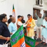 संत शिरोमणि रविदास जी की 650वीं जयंती के निमित्त पवित्र माटी व जल लाने भाजपा का प्रतिनिधिमण्डल वाराणसी रवाना