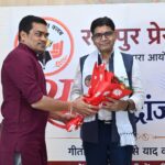 “रफ़ी की रूह, किशोर की मुस्कान… सुरों में जीवंत हुई यादगार शाम”, रायपुर प्रेस क्लब की ‘सुर श्रद्धांजलि’ में पत्रकारों ने कालजयी गीतों से स्वर सम्राटों को किया नमन