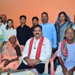 तीन बहनों ने एक साथ पास की नीट परीक्षा, उप मुख्यमंत्री  विजय शर्मा ने घर पहुंचकर दी बधाई