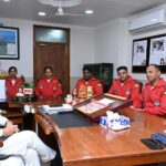 मुख्यमंत्री विष्णु देव साय से भारतीय वायु सेना की सारंग हेलीकॉप्टर डिस्प्ले टीम ने की सौजन्य मुलाकात